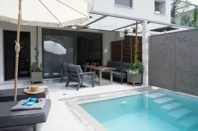 Elegant Two-Level Suite 4 with Contemporary Comfort in Meganisi