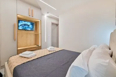 Luxury 5-Bedroom Villa in Meganisi with Pool & Jacuzzi