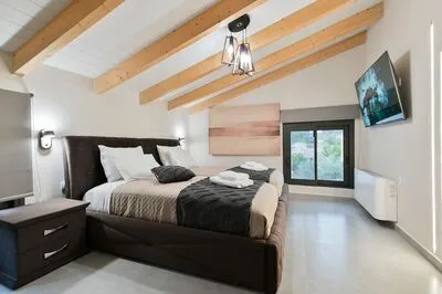 Luxury 5-Bedroom Villa in Meganisi with Pool & Jacuzzi