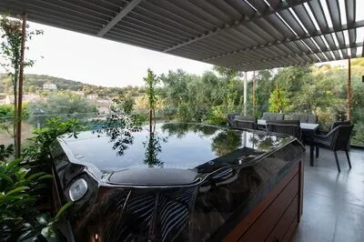 Luxury 5-Bedroom Villa in Meganisi with Pool & Jacuzzi