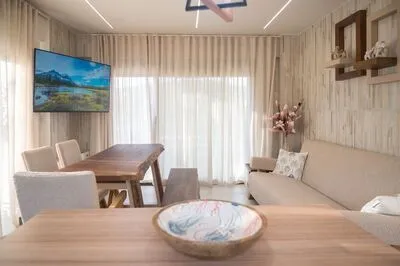 Relaxing 3-Bedroom Suite 6 with Jaccuzi by Vathi Harbor