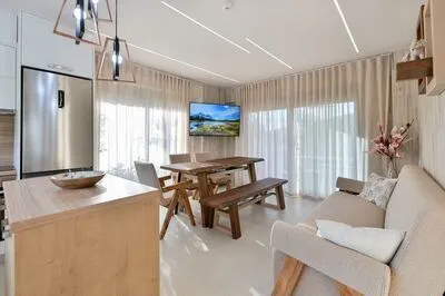 Relaxing 3-Bedroom Suite 6 with Jaccuzi by Vathi Harbor