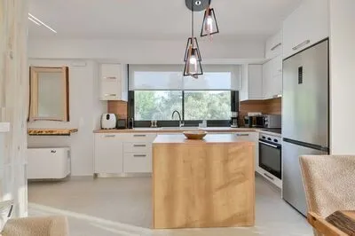 Relaxing 3-Bedroom Suite 6 with Jaccuzi by Vathi Harbor