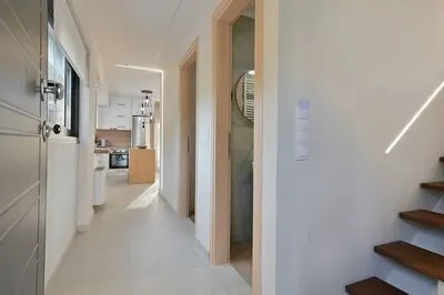 Relaxing 3-Bedroom Suite 6 with Jaccuzi by Vathi Harbor