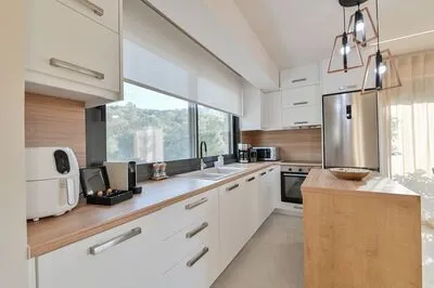 Relaxing 3-Bedroom Suite 6 with Jaccuzi by Vathi Harbor