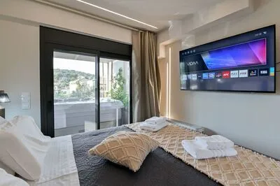 Relaxing 3-Bedroom Suite 6 with Jaccuzi by Vathi Harbor