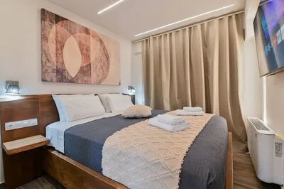 Relaxing 3-Bedroom Suite 6 with Jaccuzi by Vathi Harbor