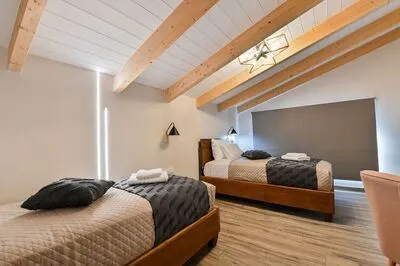 Relaxing 3-Bedroom Suite 6 with Jaccuzi by Vathi Harbor