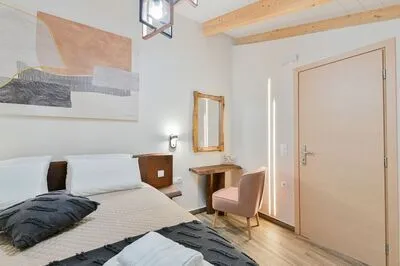 Relaxing 3-Bedroom Suite 6 with Jaccuzi by Vathi Harbor