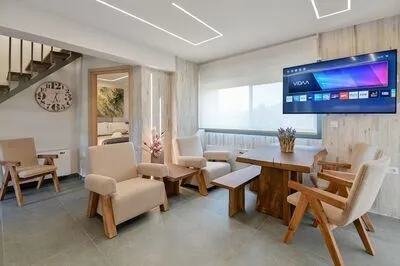 Luxury 3-Bedroom Retreat Suite 5 with Pool in Meganisi