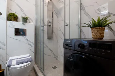 Suite 3 with front sea view and communal pool