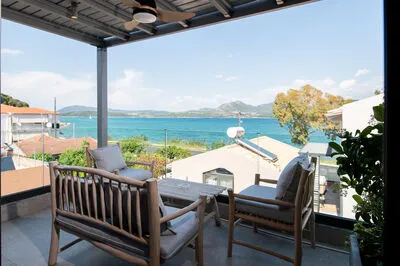 Suite 3 with front sea view and communal pool