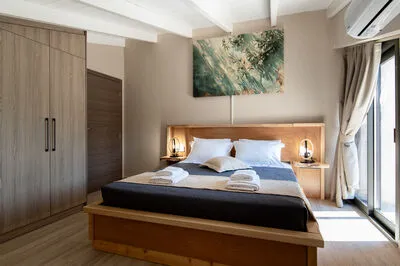 Suite 3 with front sea view and communal pool