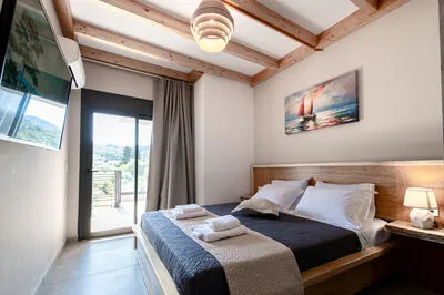 Suite 3 with front sea view and communal pool