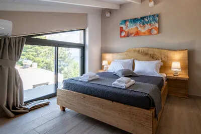 Suite 3 with front sea view and communal pool