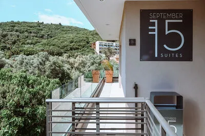 Suite 3 with front sea view and communal pool