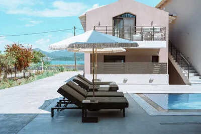 Suite 3 with front sea view and communal pool