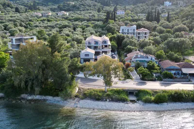Suite 3 with front sea view and communal pool