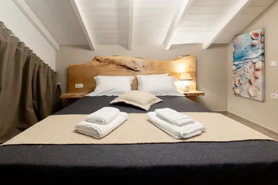 Suite 4 with front sea view and communal pool