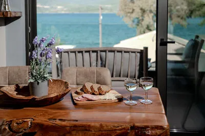 Suite 4 with front sea view and communal pool