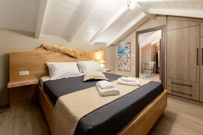 Suite 4 with front sea view and communal pool