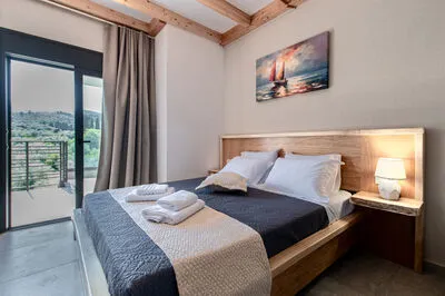 Suite 4 with front sea view and communal pool