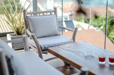Suite 4 with front sea view and communal pool