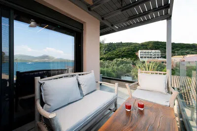 Suite 4 with front sea view and communal pool