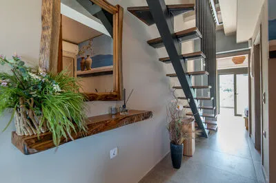 Suite 4 with front sea view and communal pool