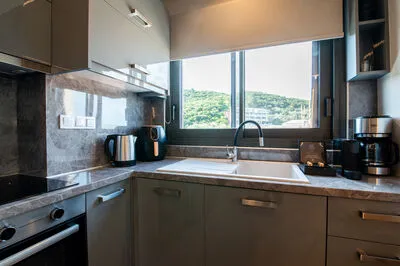 Suite 4 with front sea view and communal pool