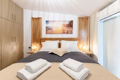 Suite 3 – A Two-Level Haven of Elegance with Captivating Gulf Views