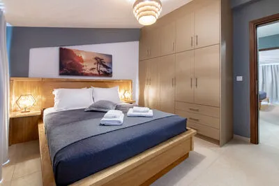 Suite 4 – A Two-Level Sanctuary with Captivating Gulf Views