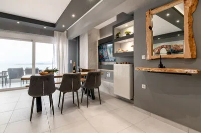 Suite 4 – A Two-Level Sanctuary with Captivating Gulf Views