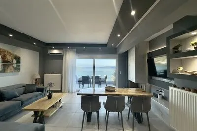 Suite 4 – A Two-Level Sanctuary with Captivating Gulf Views