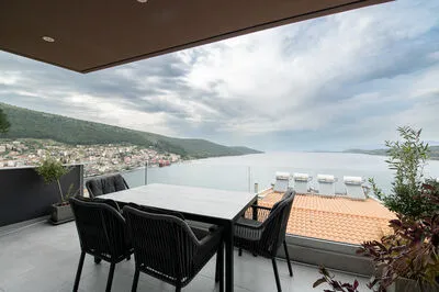 Suite 4 – A Two-Level Sanctuary with Captivating Gulf Views