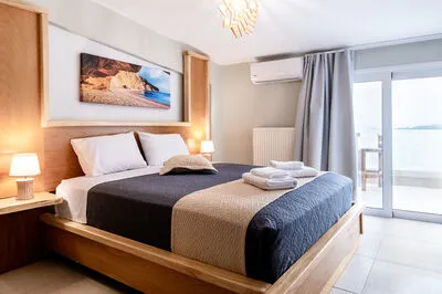 Suite 4 – A Two-Level Sanctuary with Captivating Gulf Views