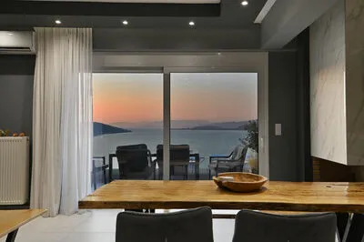 Suite 4 – A Two-Level Sanctuary with Captivating Gulf Views