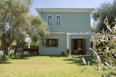 Secluded Villa Asprolià with salt water pool & large garden, close to town.