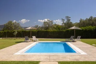 Secluded Villa Asprolià with salt water pool & large garden, close to town.