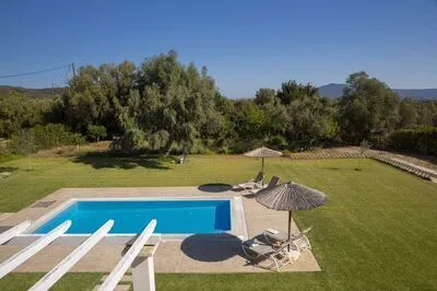 Secluded Villa Asprolià with salt water pool & large garden, close to town.