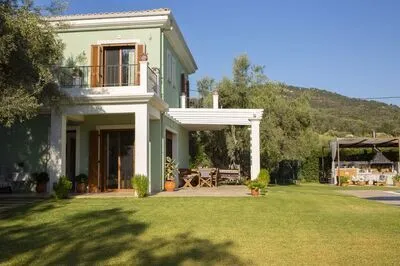 Secluded Villa Asprolià with salt water pool & large garden, close to town.
