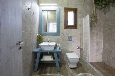 Secluded Villa Asprolià with salt water pool & large garden, close to town.