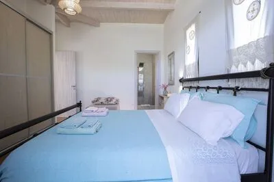Secluded Villa Asprolià with salt water pool & large garden, close to town.