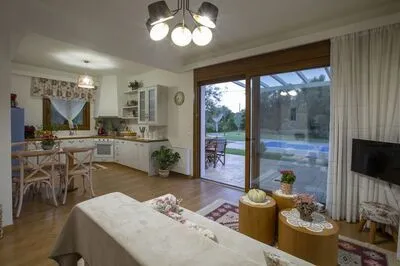 Secluded Villa Asprolià with salt water pool & large garden, close to town.