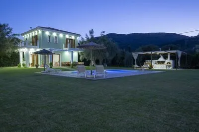 Secluded Villa Asprolià with salt water pool & large garden, close to town.