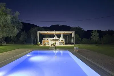 Secluded Villa Asprolià with salt water pool & large garden, close to town.
