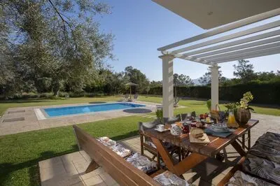 Secluded Villa Asprolià with salt water pool & large garden, close to town.
