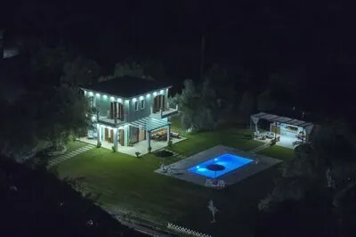 Secluded Villa Asprolià with salt water pool & large garden, close to town.