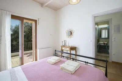 Secluded Villa Asprolià with salt water pool & large garden, close to town.