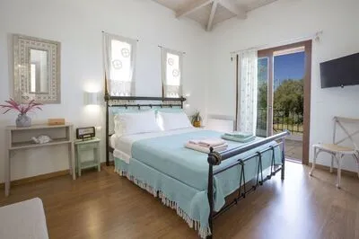 Secluded Villa Asprolià with salt water pool & large garden, close to town.